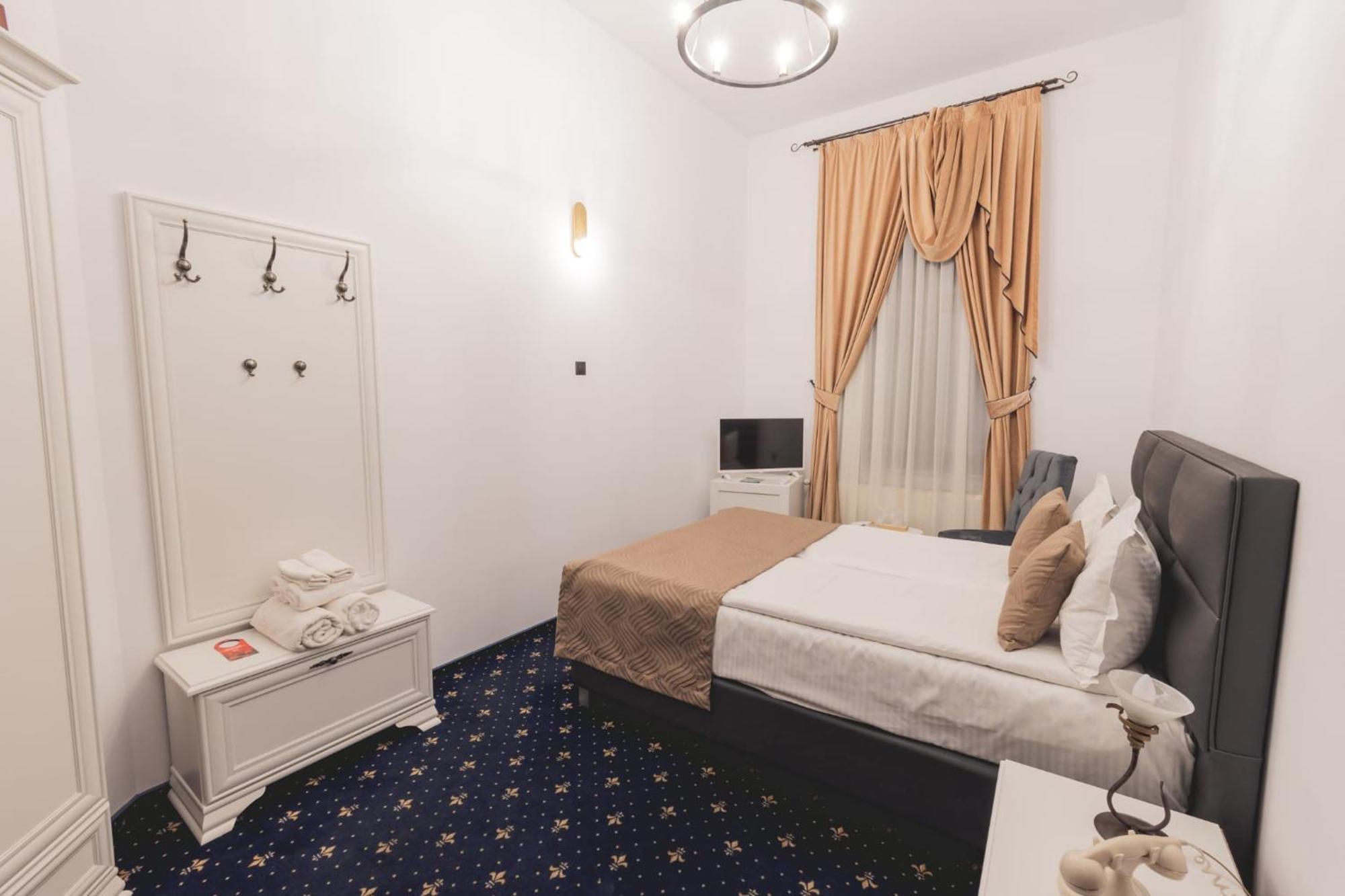 Hotel Carol - Ватра-Дорней Экстерьер фото